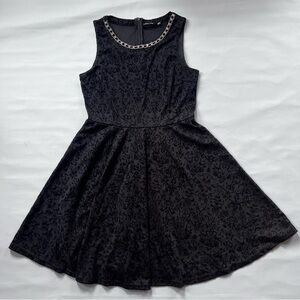 DOE & Rae Black Sleeveless Velvet Patterned Mini Dress Size M